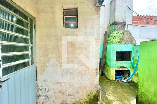 Pátio de casa para alugar com 2 quartos, 70m² em Santos Dumont, São Leopoldo