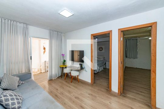Sala de casa à venda com 4 quartos, 170m² em Conjunto Agua Branca, Contagem