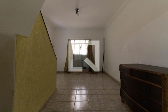 Sala de casa à venda com 4 quartos, 160m² em Parque Fongaro, São Paulo