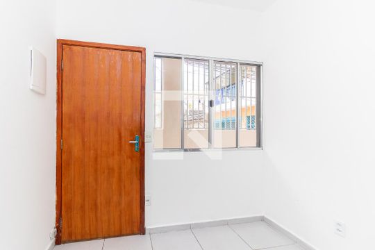 Sala de casa para alugar com 2 quartos, 48m² em Jardim Itapemirim, São Paulo