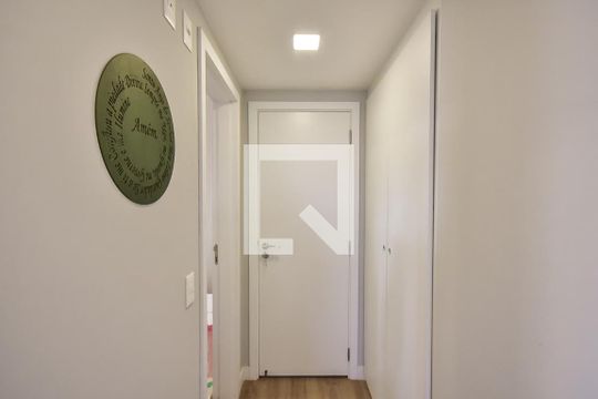 Corredor de apartamento para alugar com 3 quartos, 100m² em Morumbi, São Paulo