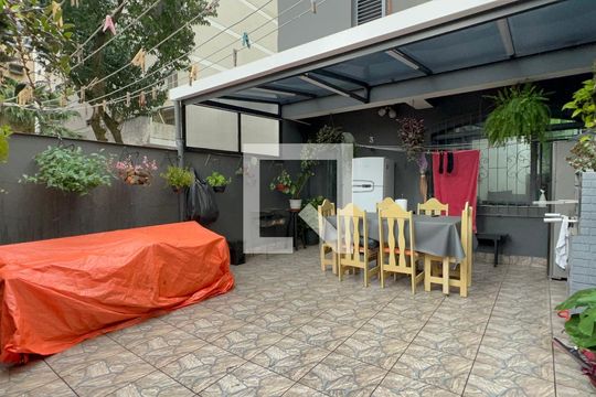 Quintal de casa à venda com 2 quartos, 136m² em Jardim Paulista, São Paulo