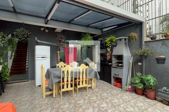 Quintal de casa à venda com 2 quartos, 136m² em Jardim Paulista, São Paulo