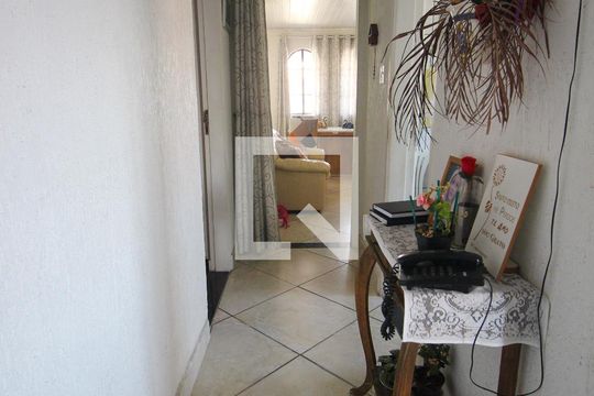 Corredor de casa à venda com 2 quartos, 400m² em Jardim Umarizal, São Paulo