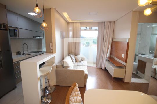 Sala de apartamento para alugar com 2 quartos, 55m² em Jardim Riacho das Pedras, Contagem