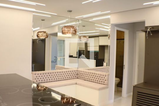 Sala de apartamento à venda com 2 quartos, 65m² em Alphaville Empresarial, Barueri