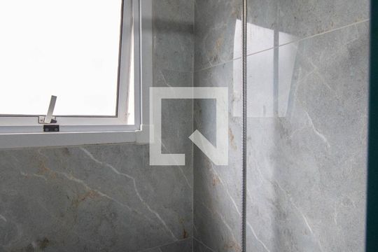 Banheiro de casa de condomínio à venda com 2 quartos, 43m² em Vila Guilherme, São Paulo