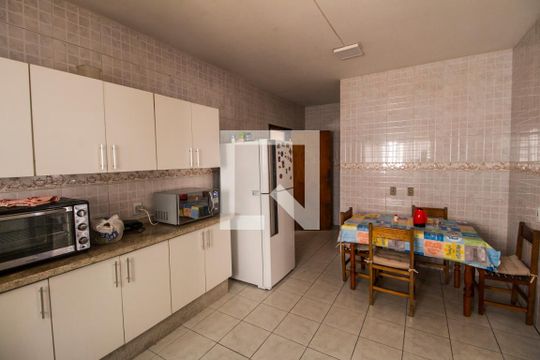 Cozinha de casa para alugar com 4 quartos, 171m² em Vila Sul Americana, Carapicuíba