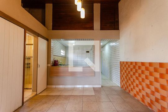 Sala de casa para alugar com 3 quartos, 100m² em Conjunto Residencial Alpes do Jaragua, São Paulo