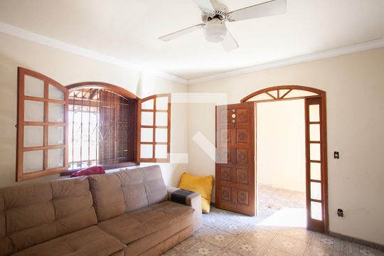 Sala 1 de casa à venda com 3 quartos, 289m² em Jaqueline, Belo Horizonte