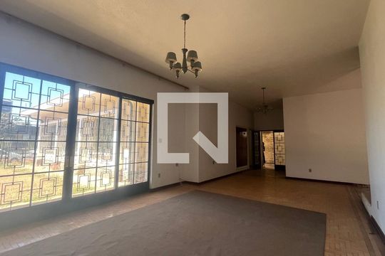 Sala de casa para alugar com 2 quartos, 213m² em Nova Campinas, Campinas