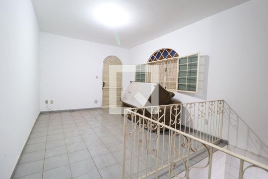 Sala de casa para alugar com 4 quartos, 500m² em Osvaldo Rezende, Uberlândia