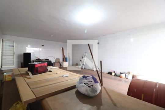 Garagem de casa para alugar com 4 quartos, 500m² em Osvaldo Rezende, Uberlândia