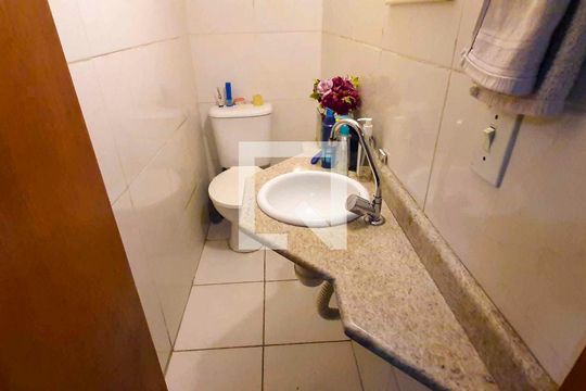 Lavabo de casa para alugar com 5 quartos, 290m² em Bonfim, Osasco