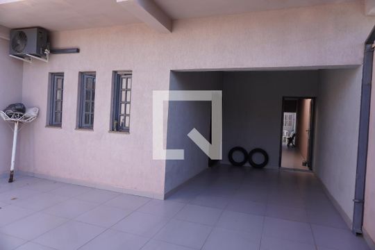 Garagem de casa para alugar com 4 quartos, 196m² em Parque Novo Mundo, Americana