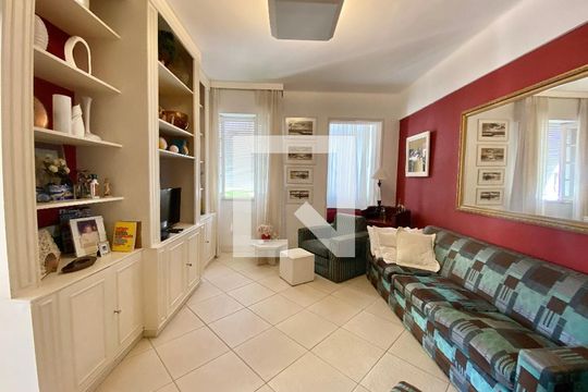 Sala de tv de apartamento à venda com 3 quartos, 250m² em Copacabana, Rio de Janeiro