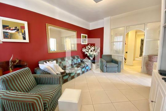 Sala de tv de apartamento à venda com 3 quartos, 250m² em Copacabana, Rio de Janeiro