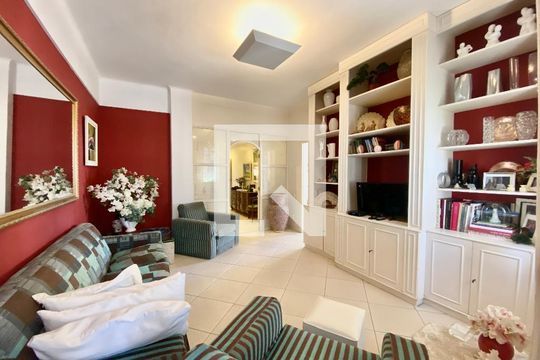 Sala de tv de apartamento à venda com 3 quartos, 250m² em Copacabana, Rio de Janeiro