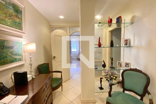 Corredor de apartamento à venda com 3 quartos, 250m² em Copacabana, Rio de Janeiro