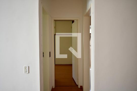 Corredor de apartamento à venda com 1 quarto, 50m² em Parque Imperial, São Paulo
