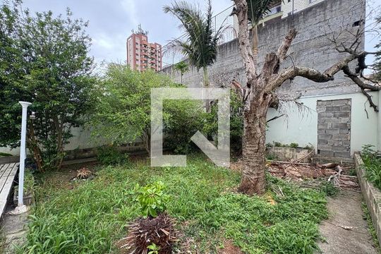 Jardim de casa à venda com 3 quartos, 424m² em Parque Bandeirante, Santo André