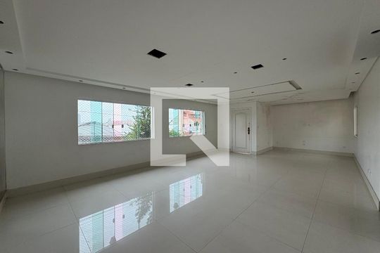 Sala de casa à venda com 3 quartos, 424m² em Parque Bandeirante, Santo André