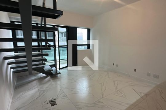 Sala de apartamento para alugar com 1 quarto, 48m² em Bethaville I, Barueri
