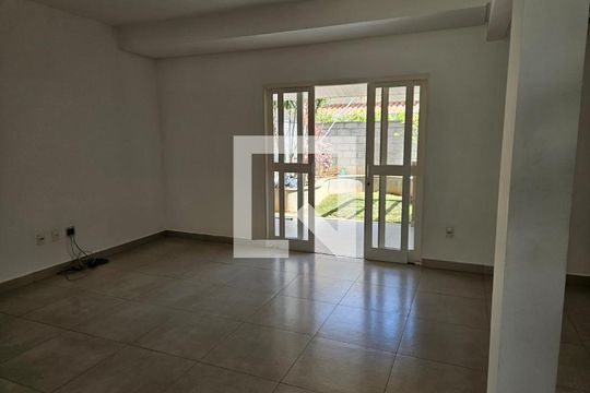 Sala de casa de condomínio para alugar com 3 quartos, 110m² em Medeiros, Jundiaí