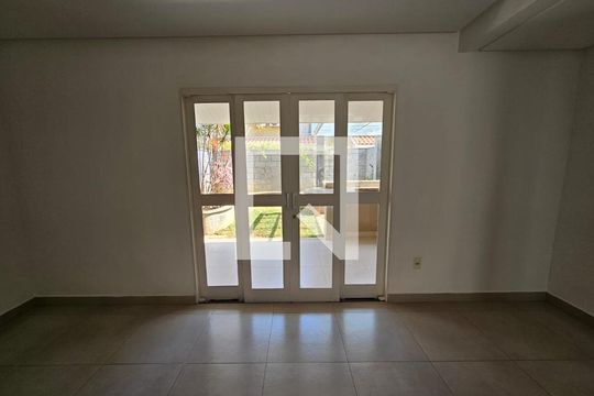 Sala de casa de condomínio para alugar com 3 quartos, 110m² em Medeiros, Jundiaí