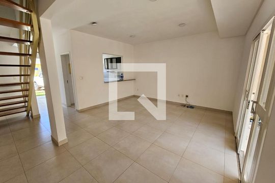 Sala de casa de condomínio para alugar com 3 quartos, 110m² em Medeiros, Jundiaí