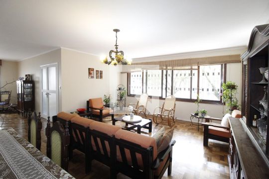 Sala de casa à venda com 4 quartos, 300m² em Três Figueiras, Porto Alegre