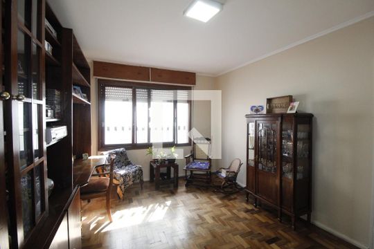 Sala de casa à venda com 4 quartos, 300m² em Três Figueiras, Porto Alegre