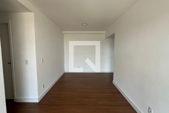 Sala de apartamento para alugar com 3 quartos, 71m² em Jardim Tupanci, Barueri