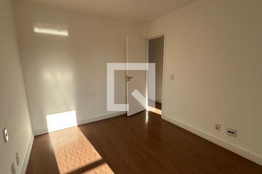 Quarto 3 de apartamento para alugar com 3 quartos, 71m² em Jardim Tupanci, Barueri
