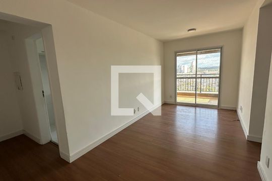 Sala de apartamento para alugar com 3 quartos, 71m² em Jardim Tupanci, Barueri