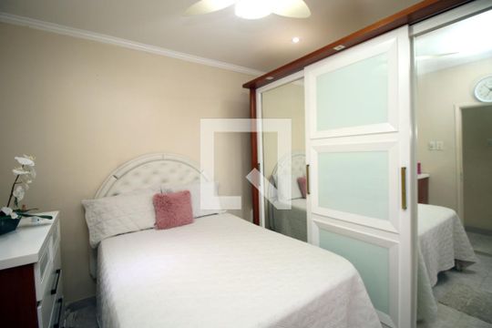 Quarto 1 de casa à venda com 5 quartos, 361m² em Brás de Pina, Rio de Janeiro