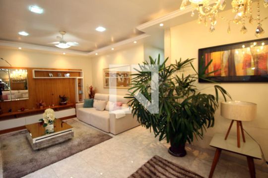 Sala de casa à venda com 5 quartos, 361m² em Brás de Pina, Rio de Janeiro