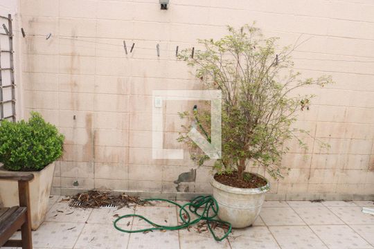 Área Externa de casa de condomínio para alugar com 3 quartos, 110m² em Jardim Passargada I, Cotia