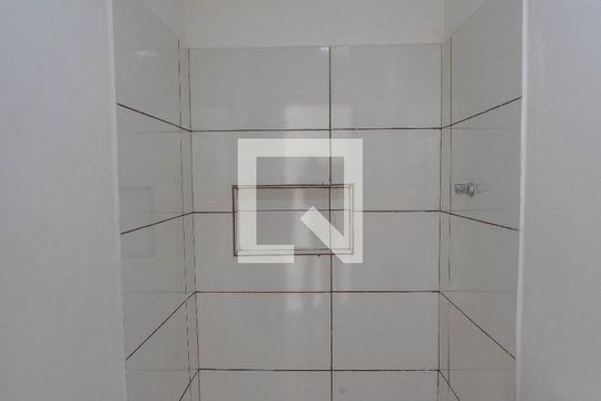 Banheiro de kitnet/studio para alugar com 1 quarto, 22m² em Serraria, Diadema
