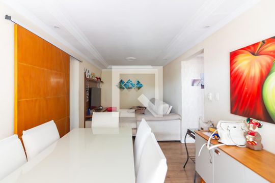 Sala  de apartamento para alugar com 2 quartos, 61m² em Veloso, Osasco