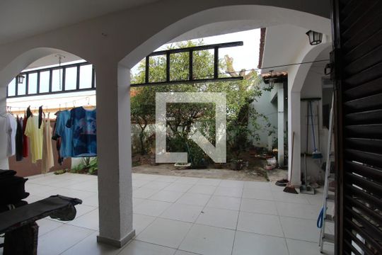 Sala 2 - Vista de casa para alugar com 6 quartos, 599m² em Pechincha, Rio de Janeiro