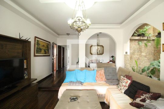 Sala 1 de casa para alugar com 6 quartos, 599m² em Pechincha, Rio de Janeiro