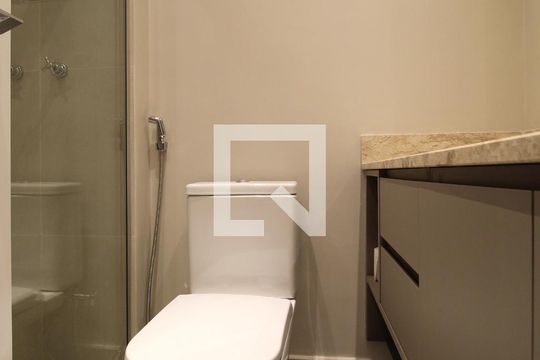 Banheiro de kitnet/studio para alugar com 1 quarto, 32m² em Indianópolis, São Paulo
