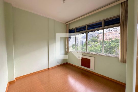 Quarto 1 de apartamento à venda com 2 quartos, 75m² em Laranjeiras, Rio de Janeiro