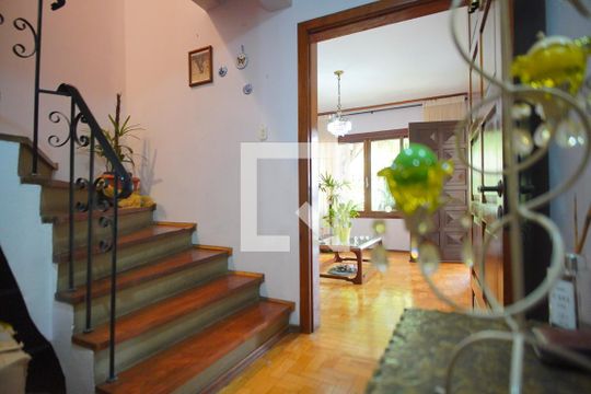 Escada - PISO 2 de casa à venda com 4 quartos, 300m² em Passo D’areia, Porto Alegre