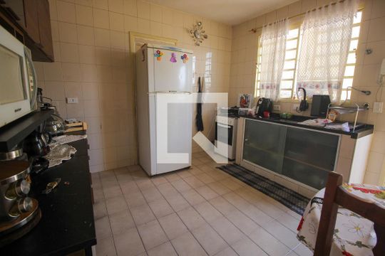 Cozinha de casa à venda com 3 quartos, 133m² em Jardim Miriam, São Paulo