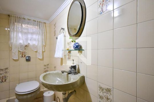 Lavabo de casa para alugar com 3 quartos, 137m² em Jardim Cláudia, São Paulo