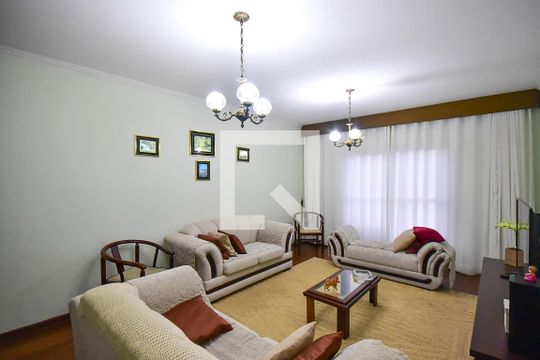 Sala de casa para alugar com 3 quartos, 137m² em Jardim Cláudia, São Paulo