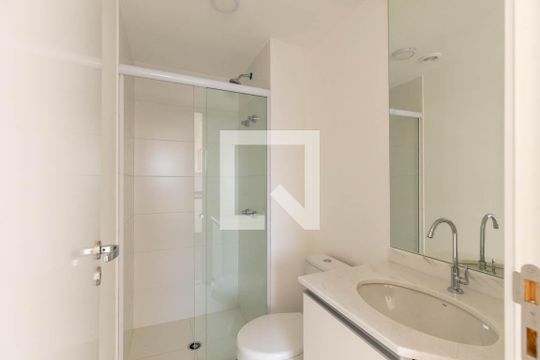 Banheiro de apartamento para alugar com 1 quarto, 35m² em República, São Paulo
