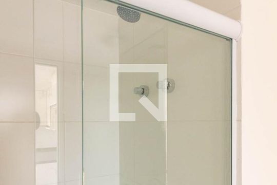 Banheiro de apartamento para alugar com 1 quarto, 35m² em República, São Paulo